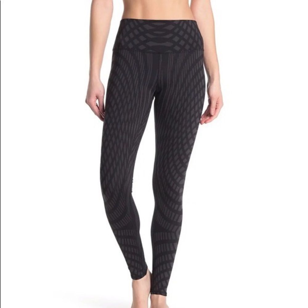 ALO YOGA High-Waist Airbrush Full length legging in Black Arches Size S